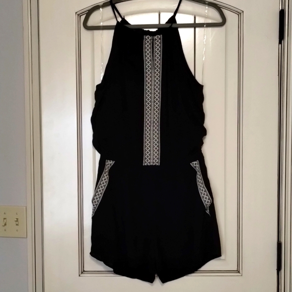 Bcx Black Halter Romper Embroidered Front & Pockets Size Large - Picture 1 of 9